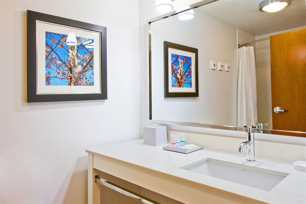 Four Points By Sheraton Raleigh Durham Airport Моррисвилл Экстерьер фото